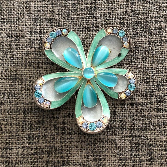 Vintage Jewelry - Vintage Monet Brooch